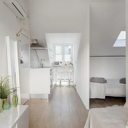 Romantic Gem With 2 Terraces In Alcantara Lisbona