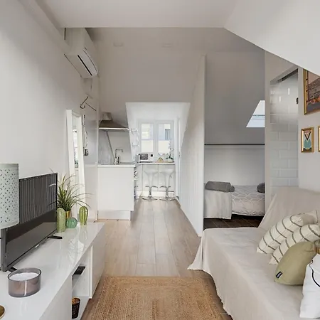 Romantic Gem With 2 Terraces In Alcantara Lisbon